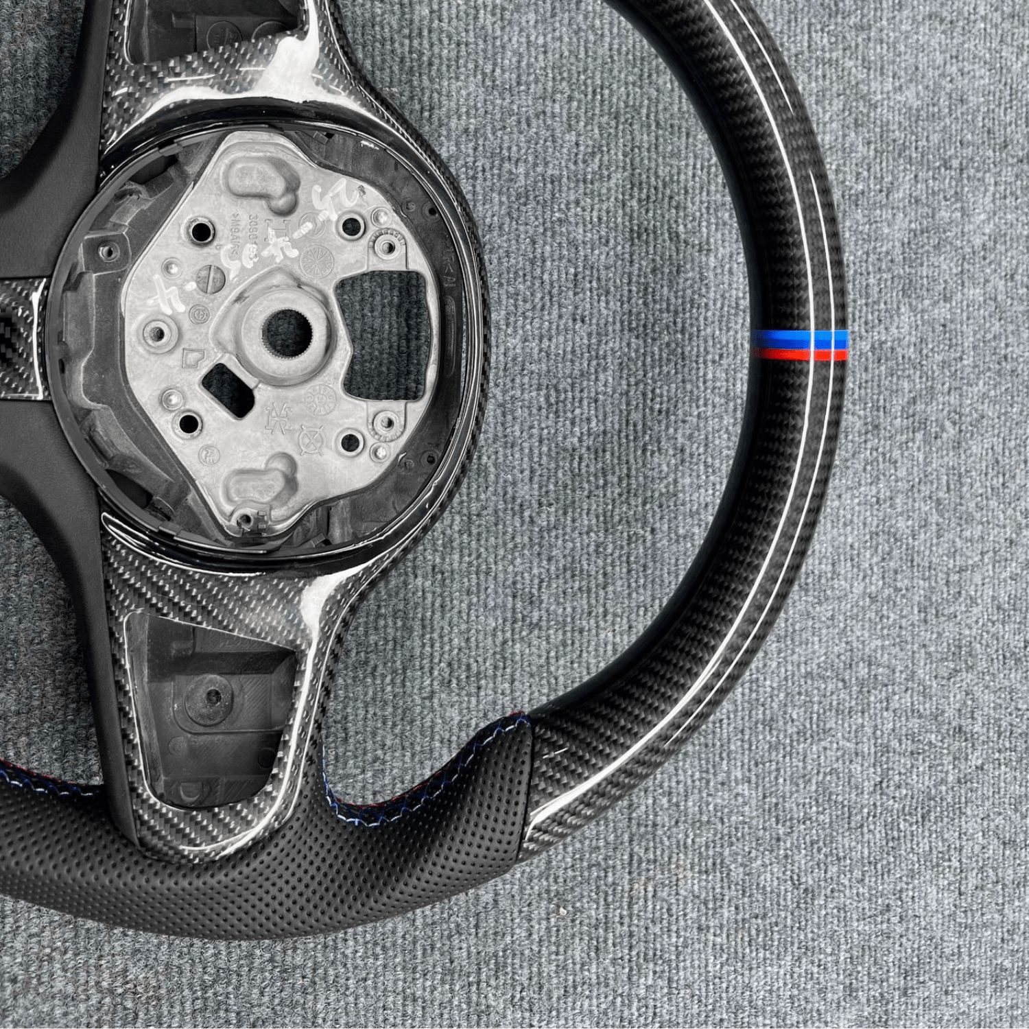 BMW STEERING WHEEL | G SERIES | FLAT BOTTOM | CARBON FIBER - Jonparts