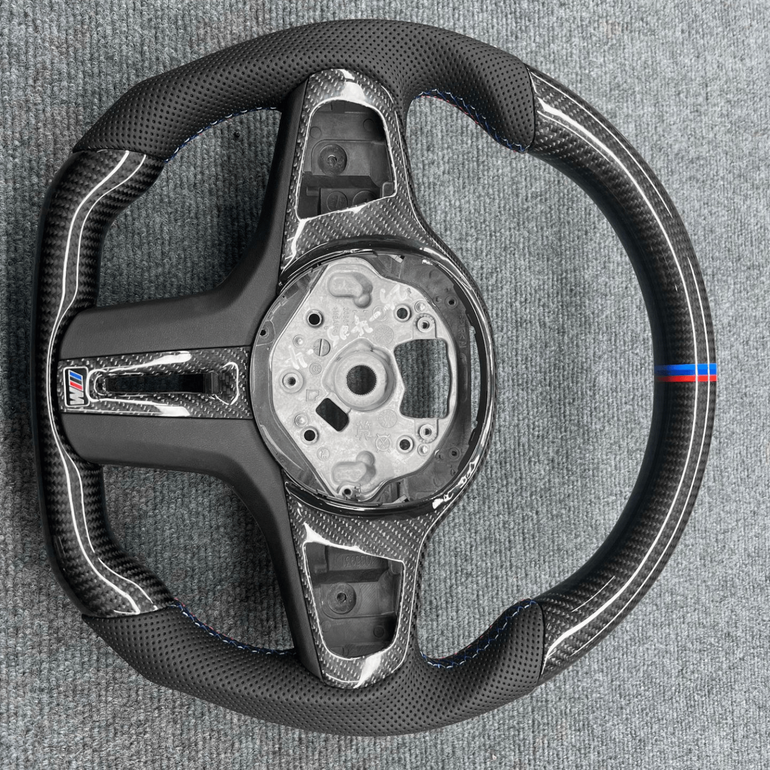 BMW STEERING WHEEL | G SERIES | FLAT BOTTOM | CARBON FIBER - Jonparts