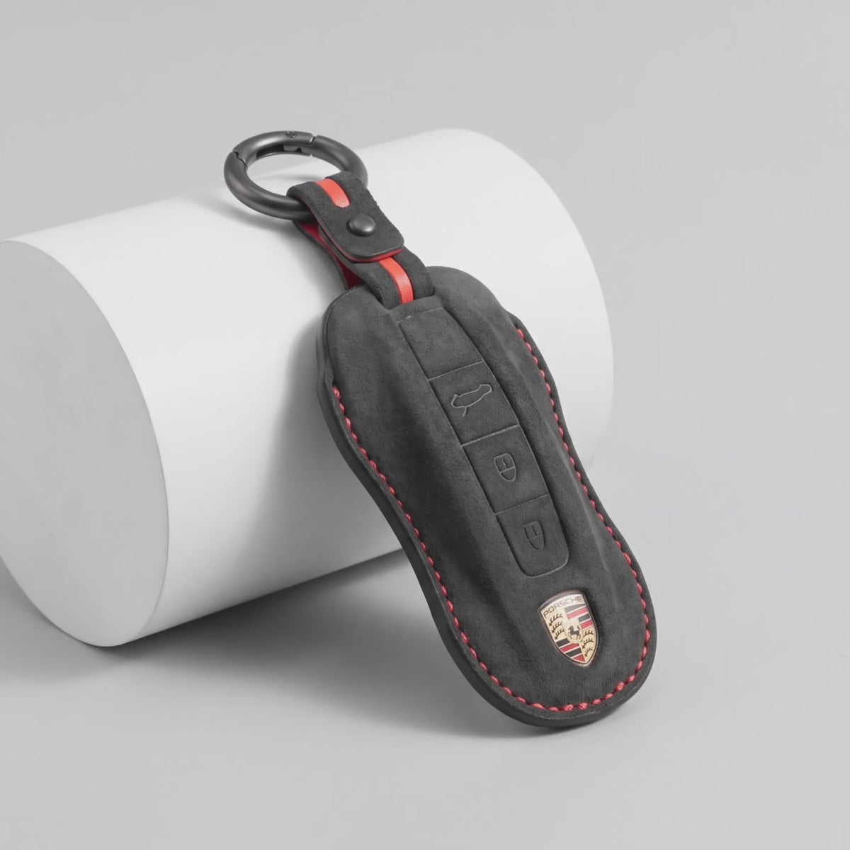 Video: Alcantara Porsche key cover with red stitching, camera moves down to the hand-stitched seam